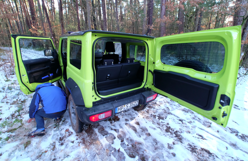 Illustration for article titled The 2018 Suzuki Jimny Is the Off-Road Bargain of Your Dreams, and the Highway Cruiser of Your Nightmares